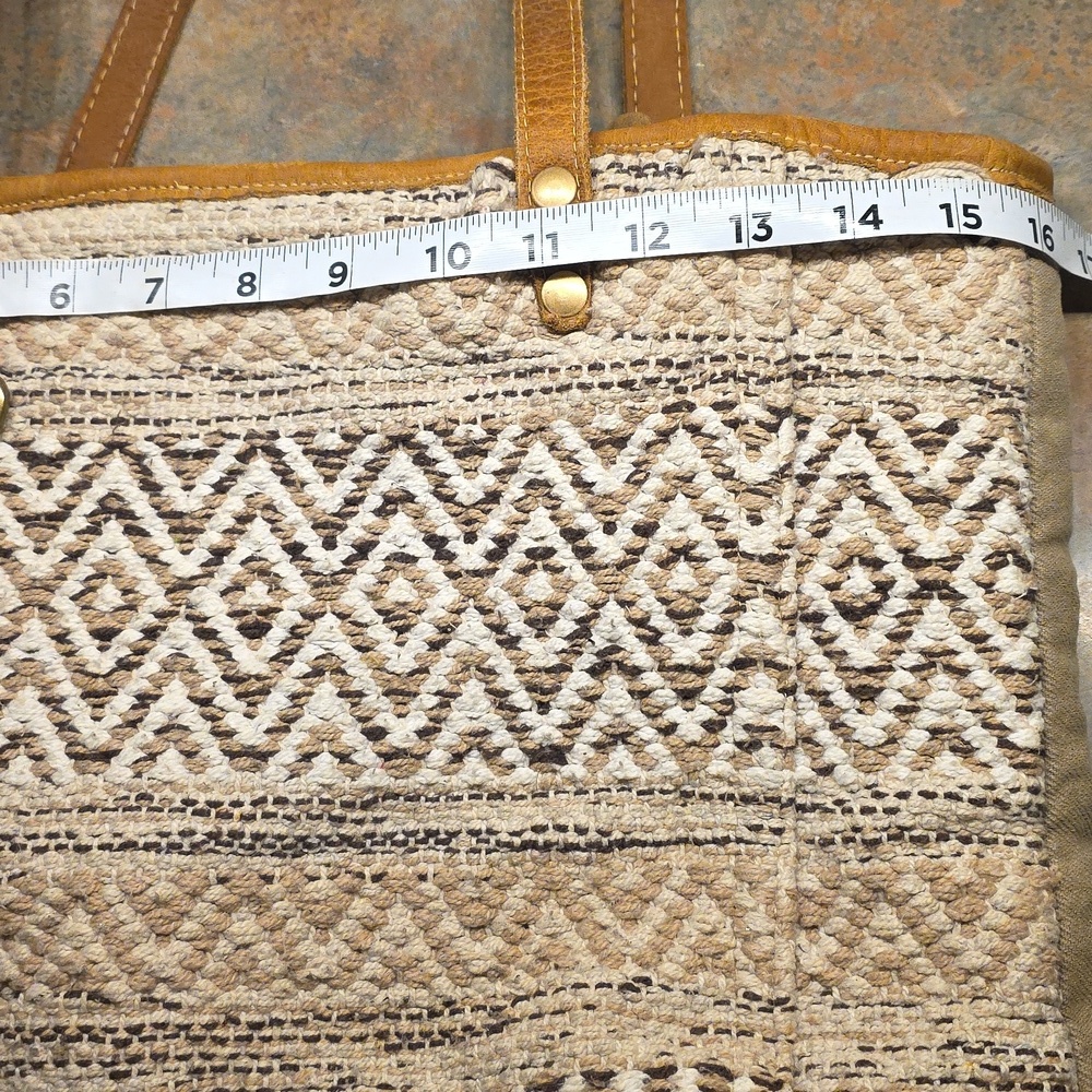 Myra Bag Tan and Cream Geometric Tote - Picture 4 of 5